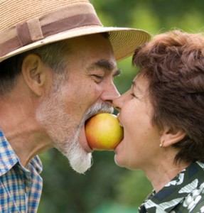 Odontogeriatria Implante dental Prótese